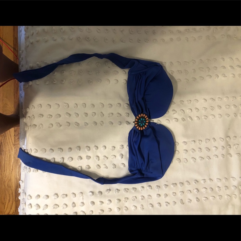 Strapless bathing suit top with cute middle piece